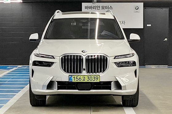 BMW X7 xDrive 40i Design Pure Excellence 7-Seater — пробег 7 023 км — фото 3 из 5