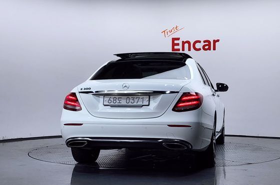 Mercedes-Benz E-Class E300 Avantgarde — пробег 108 887 км — фото 4 из 5