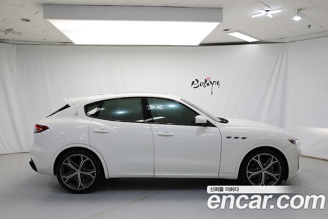 Maserati Levante из Кореи Encar