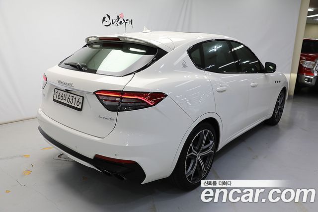Maserati Levante из Кореи Encar