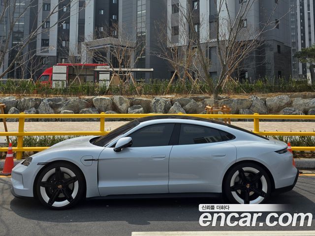 Porsche Taycan Base 4 — пробег 34 000 км — фото 2 из 5