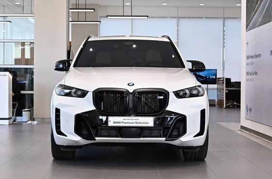 BMW X5 M60i — пробег 5 437 км — фото 2 из 5