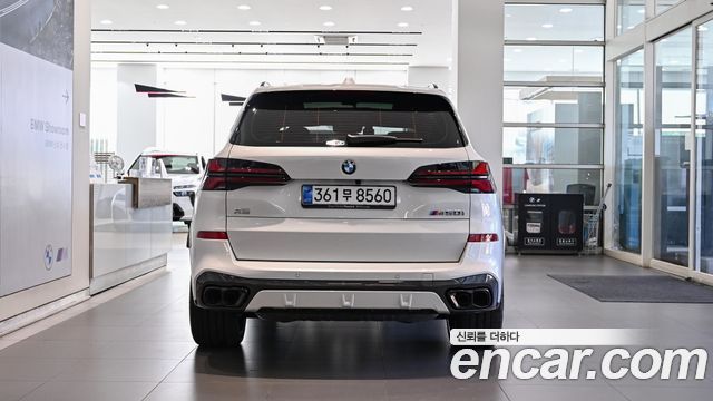 BMW X5 M60i — пробег 5 437 км — фото 3 из 5
