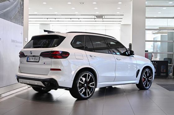 BMW X5 M60i — пробег 5 437 км — фото 4 из 5
