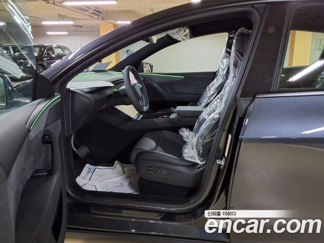 Tesla Model Y L Long Range AWD — пробег 1 км — фото 3 из 5