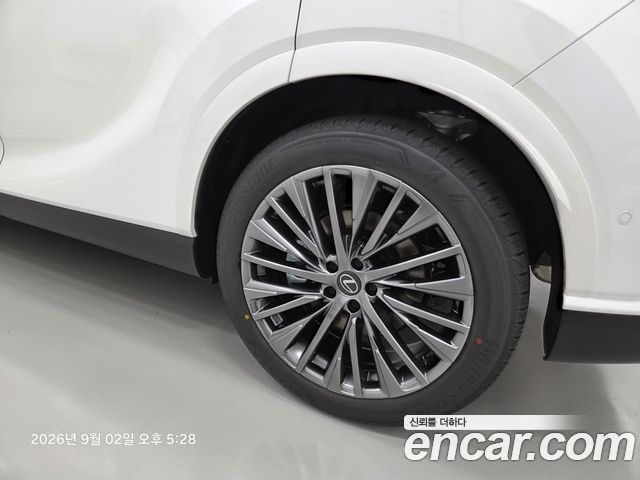 Lexus RX Luxury — пробег 4 км — фото 5 из 5