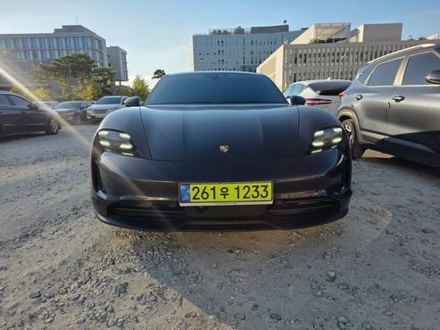 Porsche Taycan 4S — пробег 33 251 км — фото 1 из 5