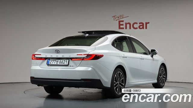 Toyota Camry 2.5 XLE Premium Hybrid — пробег 39 км — фото 2 из 5