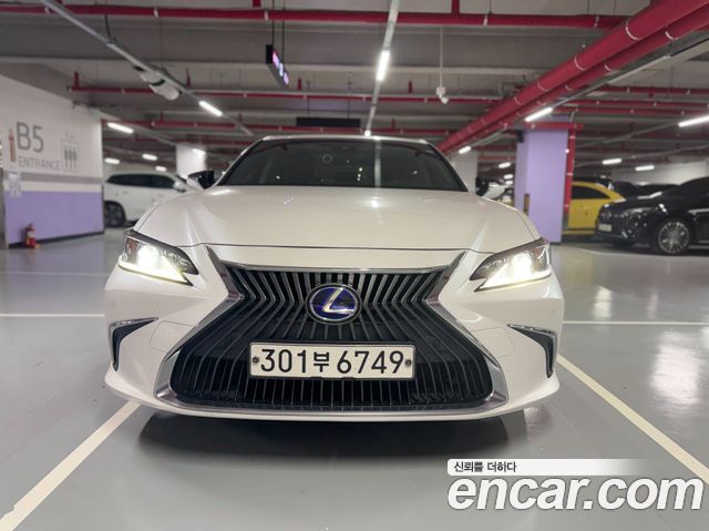 Lexus ES Luxury Plus — пробег 110 117 км — фото 1 из 5
