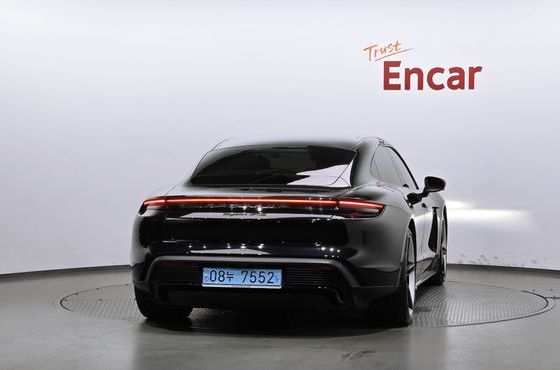 Porsche Taycan GTS — пробег 14 846 км — фото 4 из 5
