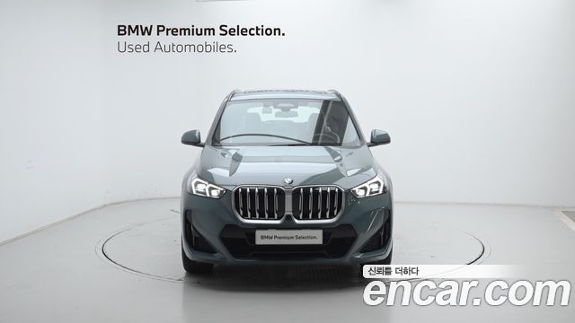 BMW X1 xDrive 20i xLine — пробег 4 048 км — фото 3 из 5
