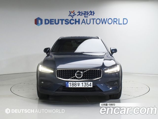 Volvo V60 B5 Ultra AWD — пробег 21 830 км — фото 3 из 5