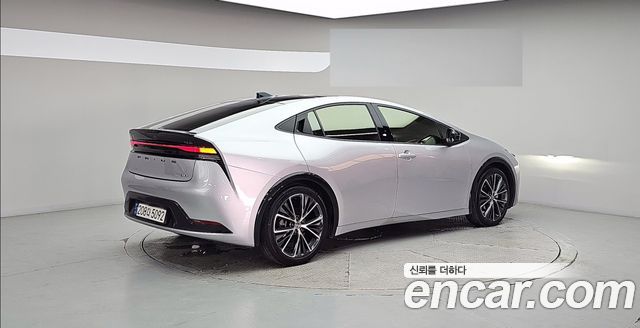 Toyota Prius 2.0 XLE — пробег 31 479 км — фото 2 из 5