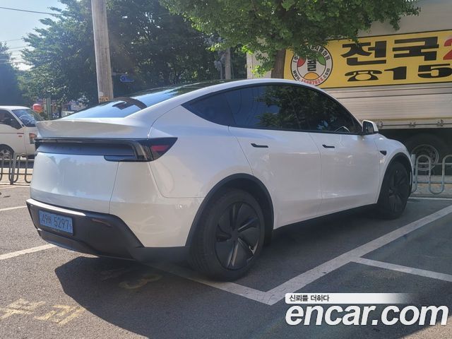 Tesla Model Y Premium RWD — пробег 2 100 км — фото 2 из 5