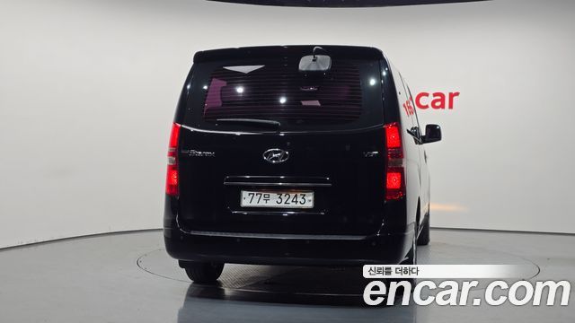 Hyundai Starex 11-Seater Wagon CVX Premium — пробег 139 730 км — фото 4 из 5