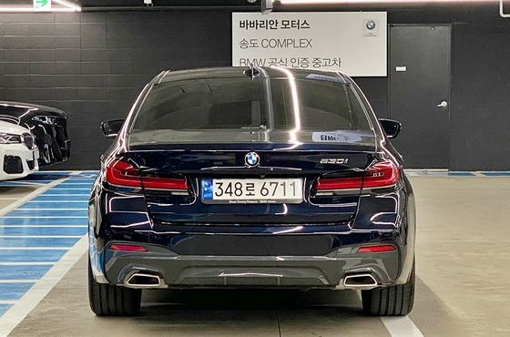 BMW 5-Series 530i M Sport Package — пробег 9 564 км — фото 4 из 5