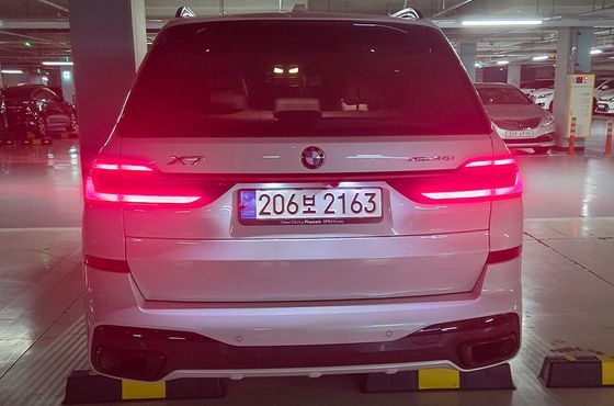 BMW X7 xDrive 40i M Sport 7STR — пробег 28 465 км — фото 5 из 5