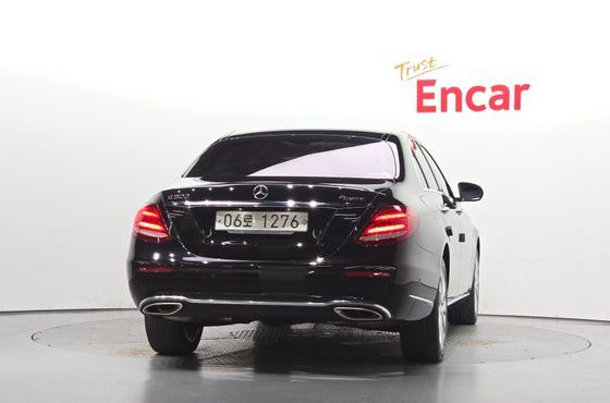 Mercedes-Benz E-Class E300 4MATIC Exclusive — пробег 127 350 км — фото 4 из 5
