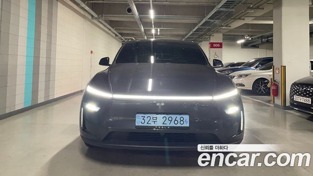 Tesla Model Y Premium RWD — пробег 1 350 км — фото 3 из 5