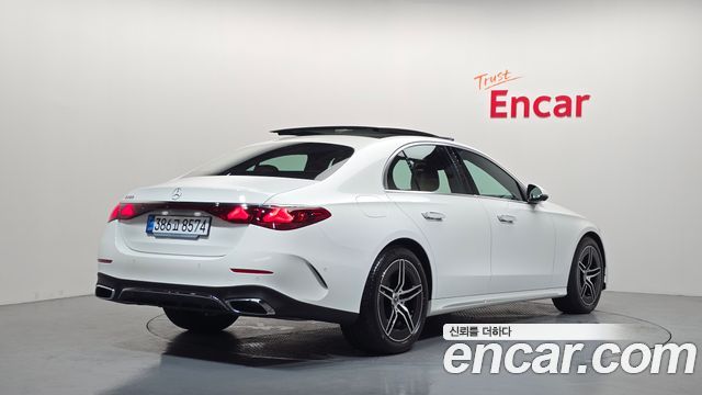 Mercedes-Benz E-Class E200 AMG Line — пробег 1 100 км — фото 2 из 5
