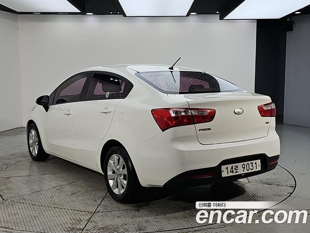 Kia pride 1.6 GDI Sedan Luxury — пробег 145 000 км — фото 3 из 5