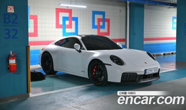 Porsche 911 Carrera GTS — пробег 5 700 км — фото 1 из 5