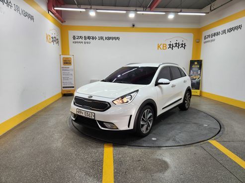 Kia Niro Prestige — пробег 71 467 км — фото 1 из 5