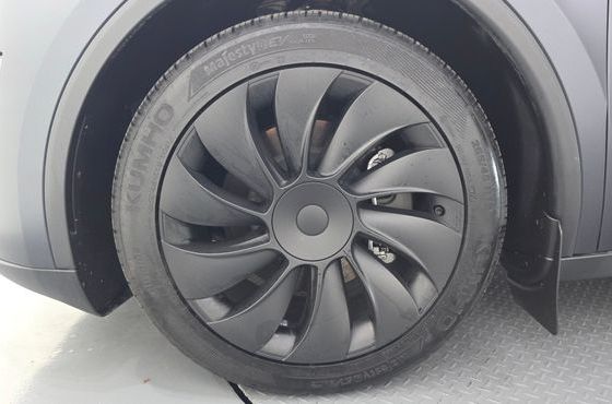 Tesla Model Y RWD — пробег 9 268 км — фото 5 из 5