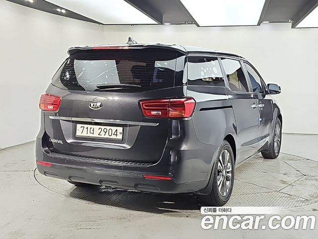 Kia Carnival из Кореи Encar