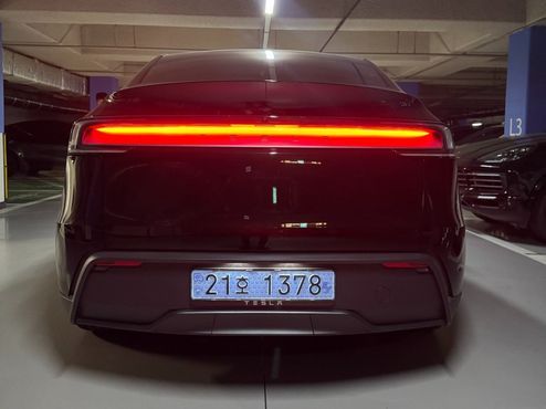 Tesla Model Y Premium RWD — пробег 1 127 км — фото 2 из 5