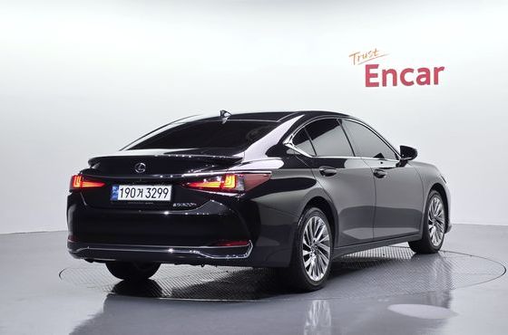 Lexus ES Luxury Plus — пробег 56 370 км — фото 2 из 5