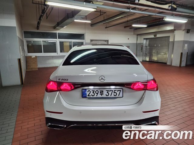 Mercedes-Benz E-Class E200 AMG Line — пробег 5 000 км — фото 3 из 5