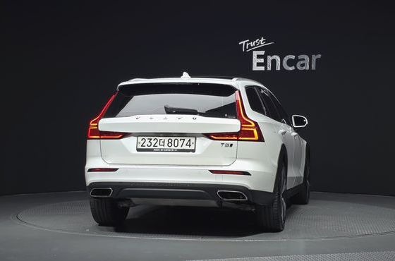 Volvo V60 T5 Pro AWD — пробег 85 160 км — фото 4 из 5