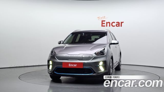 Kia Niro Prestige — пробег 71 869 км — фото 3 из 5