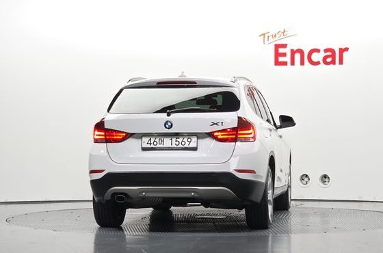 BMW X1 xDrive 18d — пробег 82 330 км — фото 4 из 5