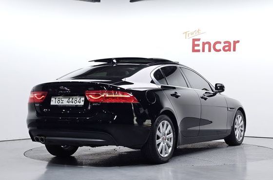 Jaguar XE 20d Prestige — пробег 120 786 км — фото 2 из 5