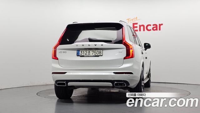 Volvo XC90 T8 R-Design Hybrid — пробег 29 569 км — фото 4 из 5
