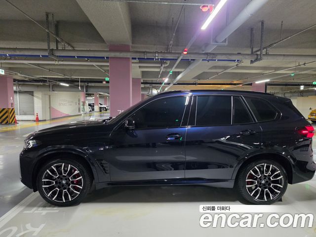 BMW X5 xDrive 50e M Sport — пробег 863 км — фото 4 из 5
