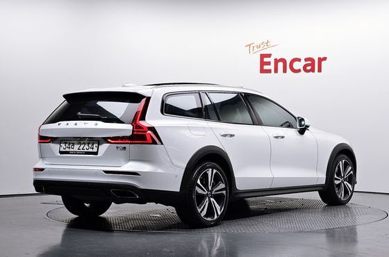 Volvo V60 T5 Pro AWD — пробег 96 122 км — фото 2 из 5