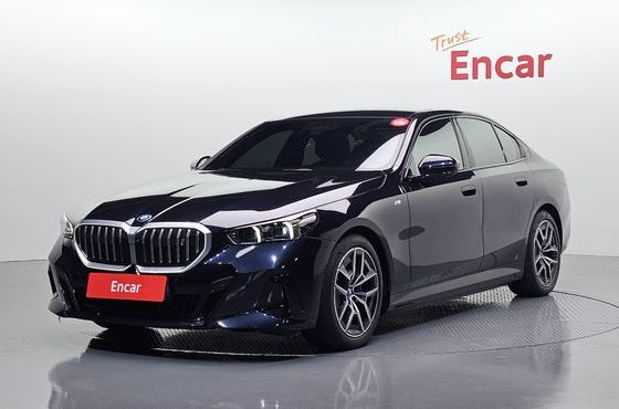 BMW i5 eDrive 40 M Sport — пробег 35 150 км — фото 1 из 5