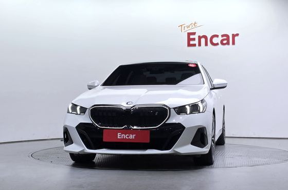 BMW i5 eDrive 40 M Sport — пробег 33 711 км — фото 3 из 5