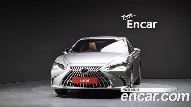 Lexus ES Executive — пробег 1 923 км — фото 3 из 5
