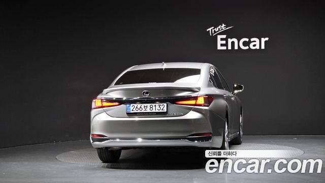 Lexus ES Executive — пробег 1 923 км — фото 4 из 5