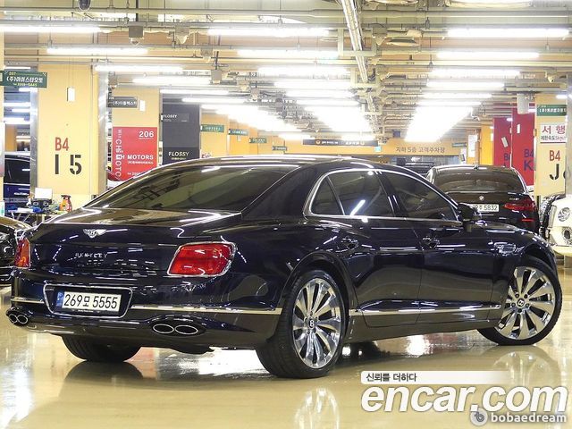 Bentley Flying Spur 4.0 — пробег 12 000 км — фото 3 из 5