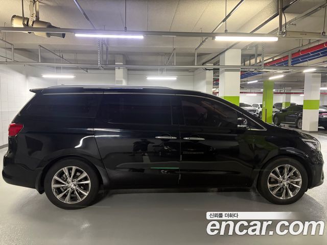 Kia Carnival 7-Seater Limousine VIP — пробег 162 875 км — фото 2 из 5