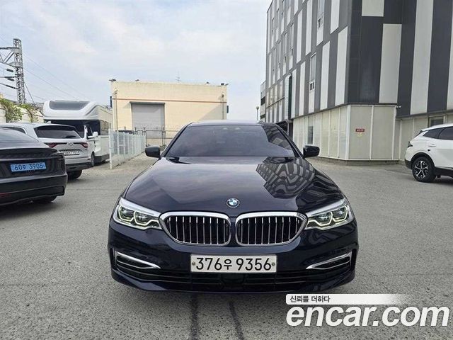 BMW 5-Series 530i Luxury Plus — пробег 65 453 км — фото 1 из 5