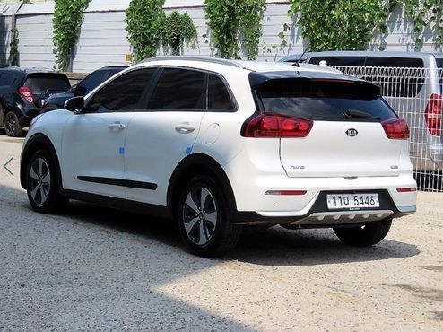 Kia Niro Luxury — пробег 171 833 км — фото 3 из 5