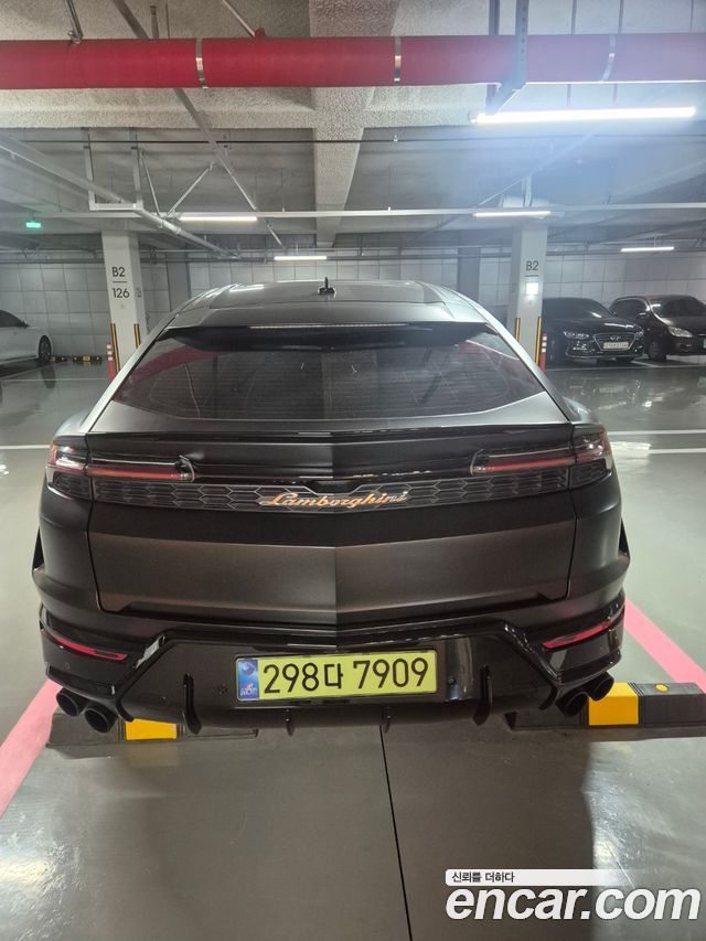 Lamborghini Urus 4.0 V8 SE — пробег 16 000 км — фото 3 из 5