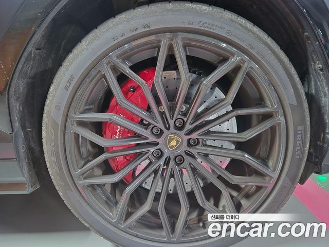 Lamborghini Urus 4.0 V8 SE — пробег 16 000 км — фото 5 из 5