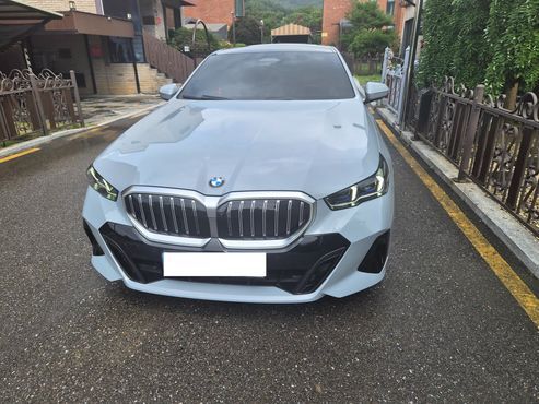 BMW 5-Series 520i M Sport — пробег 4 000 км — фото 3 из 5